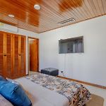 Habitación doble baño privado cerca al mar y bahia