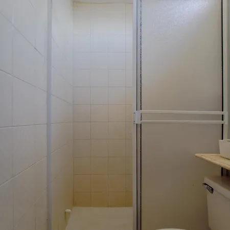 Habitación en casa particular Habitación Doble Baño Privado Cerca Al Mar Y Bahia *