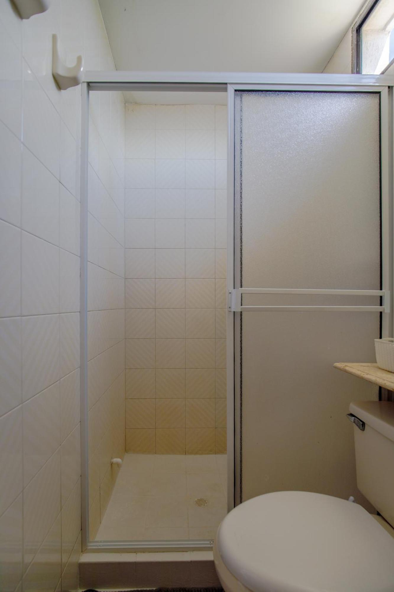 Habitación en casa particular Habitación Doble Baño Privado Cerca Al Mar Y Bahia *